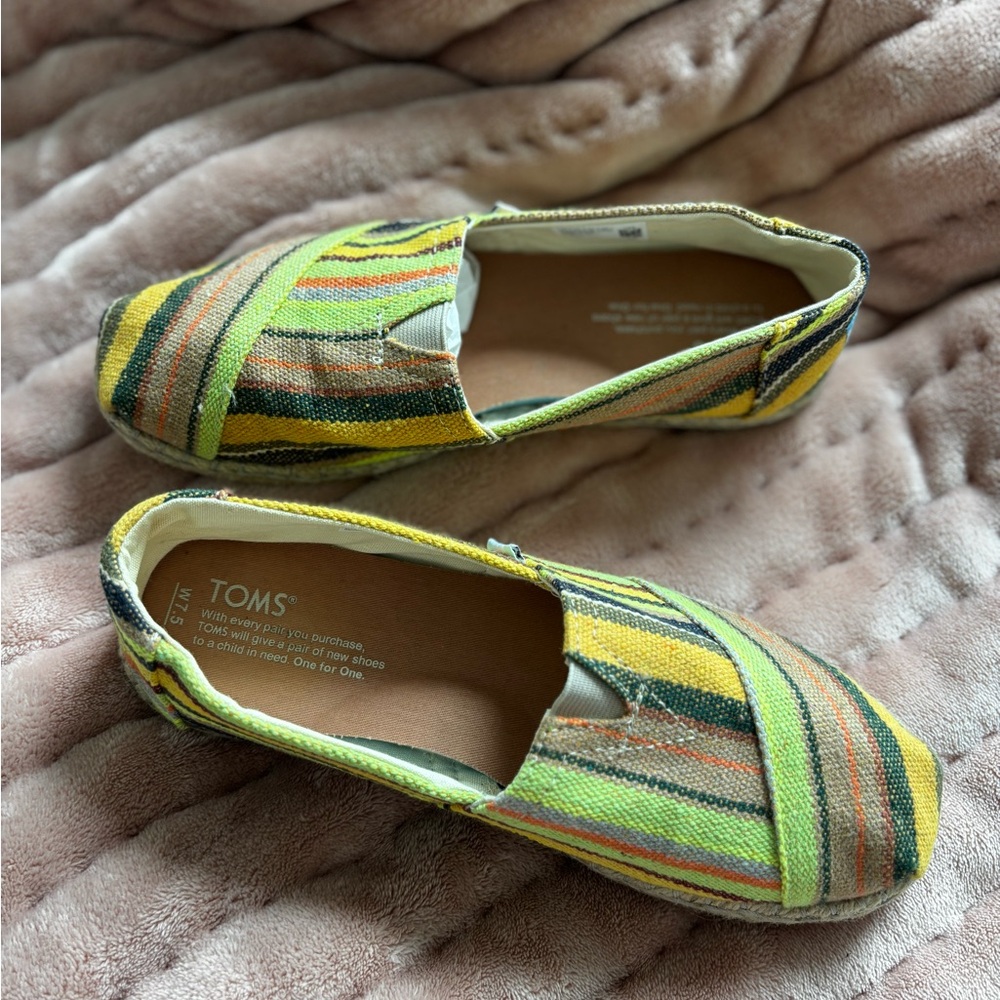TOMS Women’s Striped Canvas Slip-Ons – Size 7.5